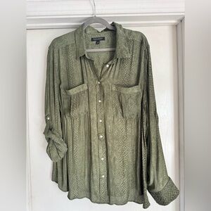 Banana Republic Utility Dillon Classic Fit with Roll Tab blouse